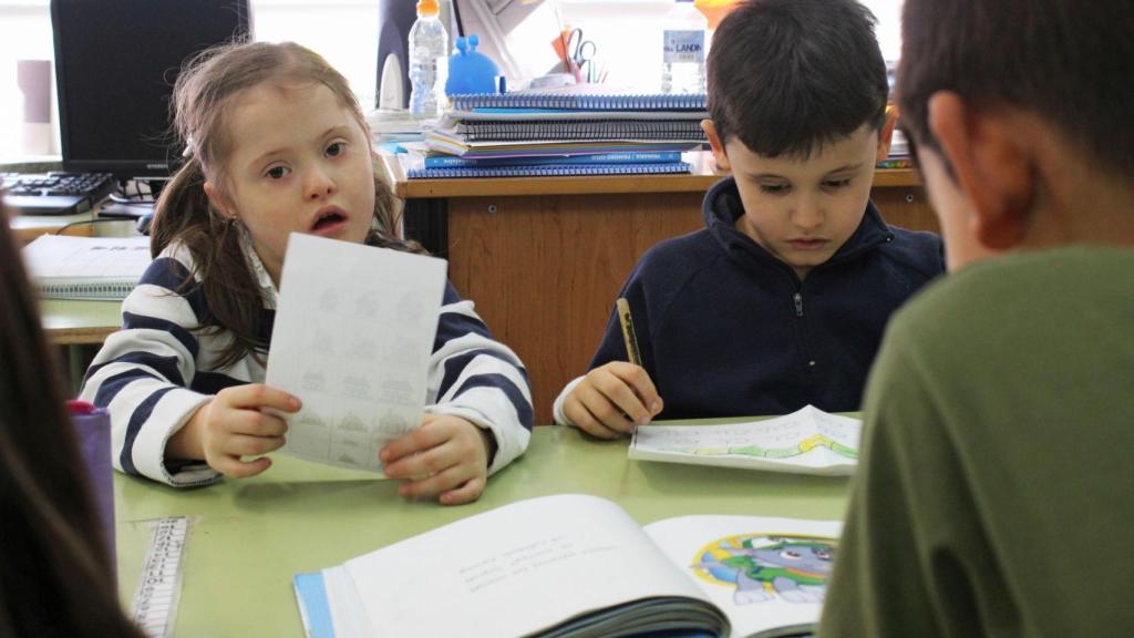 Down Galicia denuncia a Educación por la orden discriminatoria de ayudas para material escolar