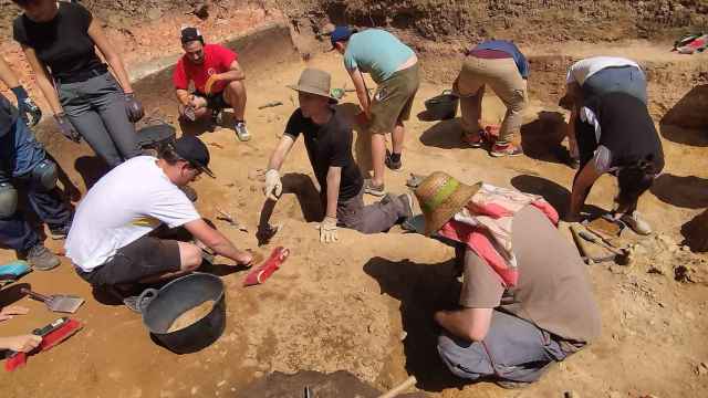 El equipo de arqueólogos sobre el terreno.