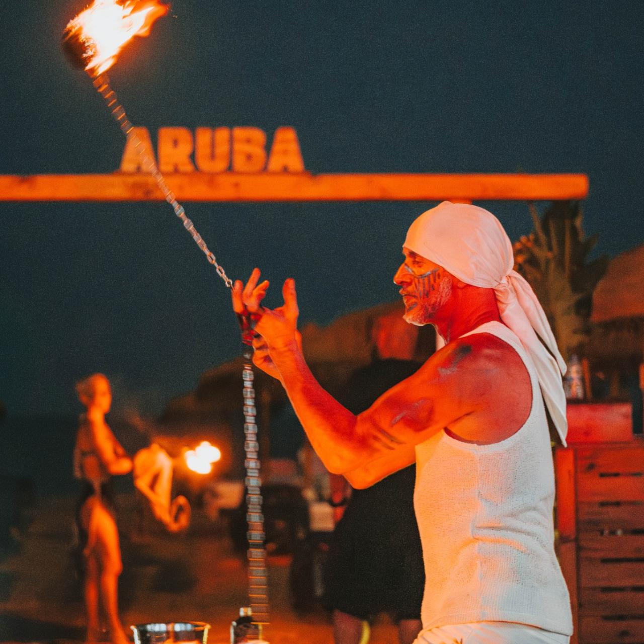 Espectáculo de fuego en Playa Aruba.