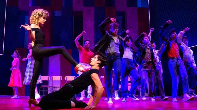 Natalia Serra y Quique González, como Sandy y Danny en la nueva versión de 'Grease. El musical'.