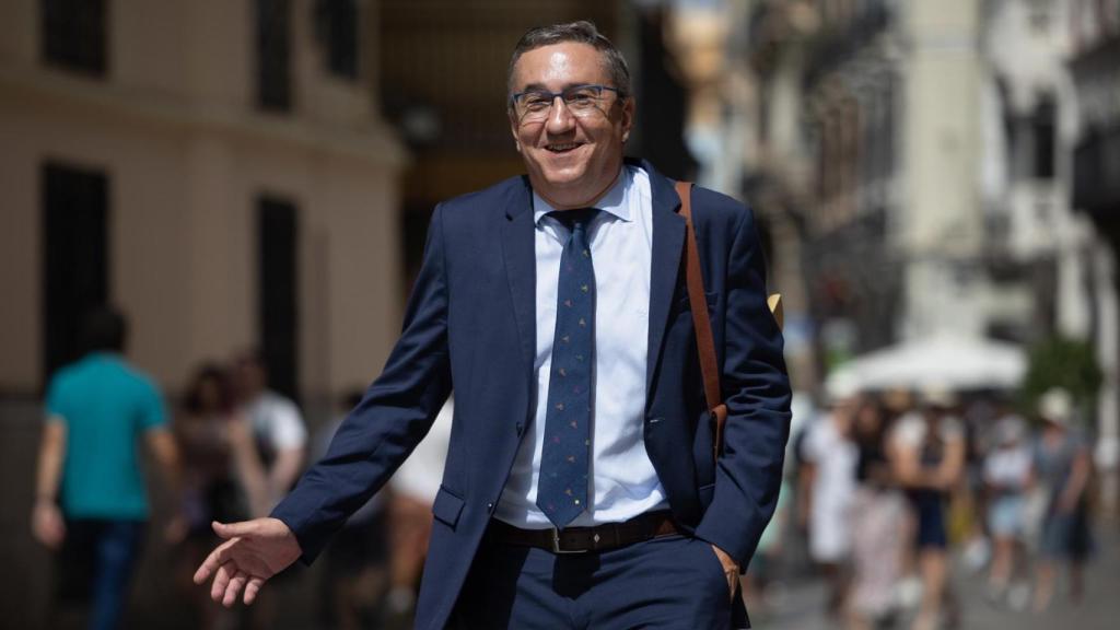 El nuevo conseller de Educación, Universidades y Empleo, José Antonio Rovira Jover, a su llegada a la reunión con el president de la Generalitat, Carlos Mazón.