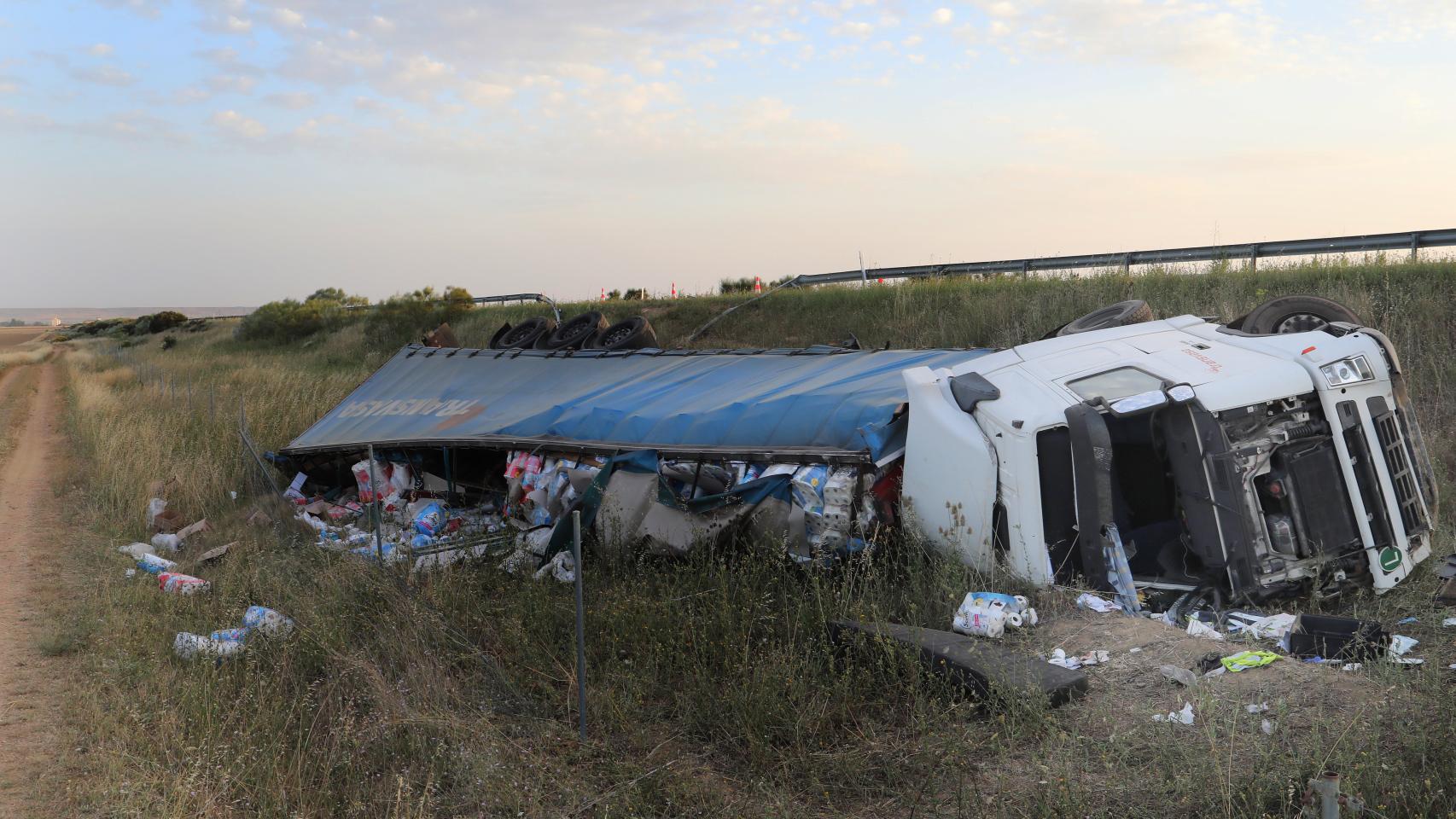 Imagen del camión accidentado en Frómista.