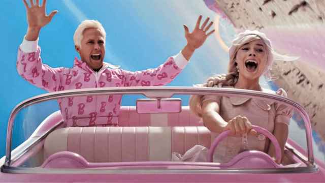 Ryan Gosling y Margot Robbie en un momento de 'Barbie', que se estrena este jueves 20 de julio en España.