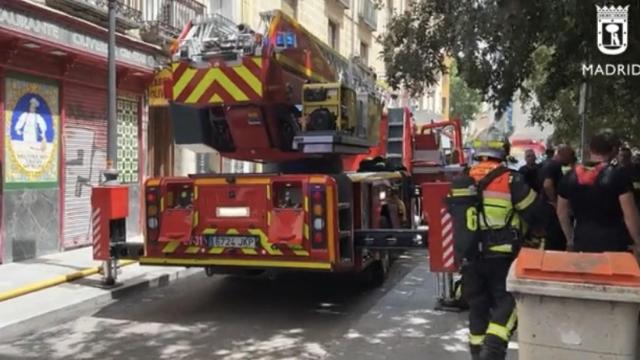 Los bomberos en el lugar de los hechos.