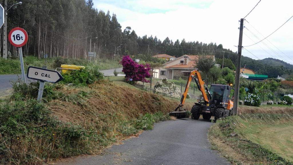 Trabajos de desbroce en Ferrol.