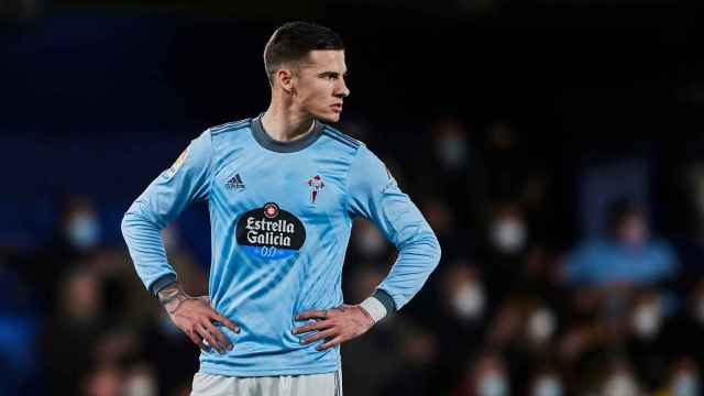 Santi Mina en un partido con el Celta de Vigo.