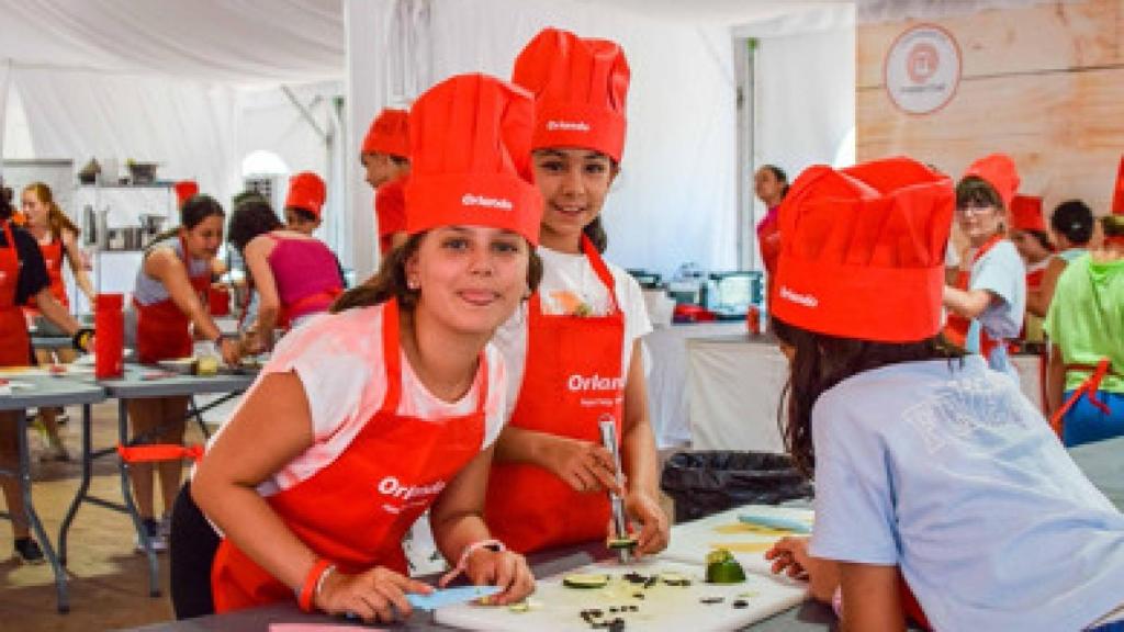 Niños participando en un evento de Orlando y MasterChef