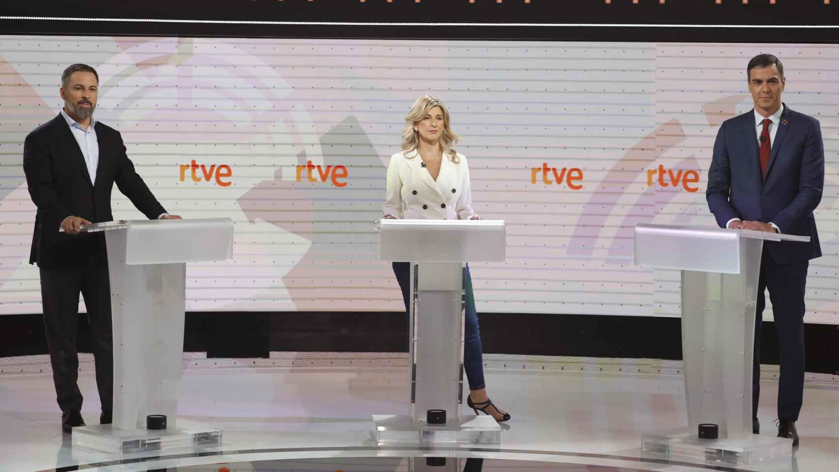 Los candidatos Santiago Abascal, Yolanda Díaz y Pedro Sánchez, en el debate de RTVE del miércoles.