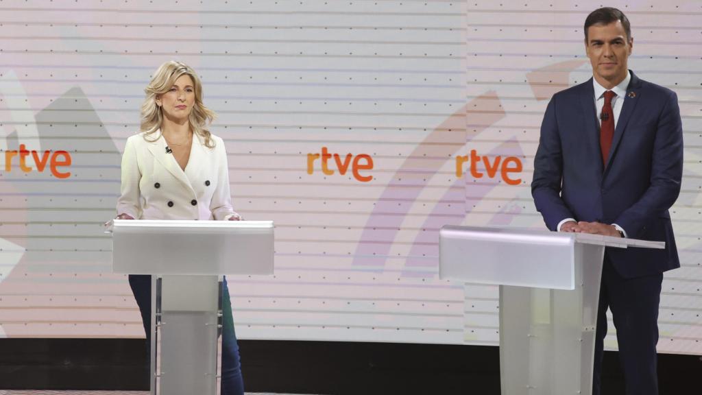 Los candidatos a la presidencia del Gobierno, (i-d) Santiago Abascal, Yolanda Díaz y Pedro Sánchez, en el debate de RTVE.