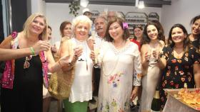 Leticia Chen y Teresa Porras, en el acto de inauguración del nuevo salón de belleza.