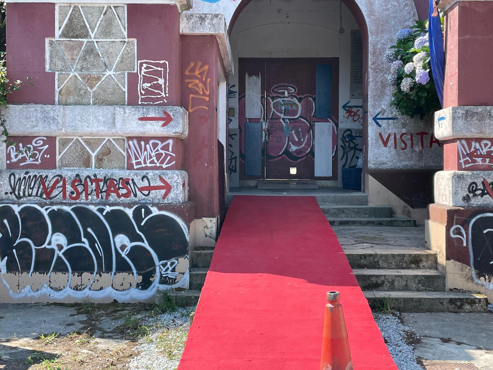 Varias imágenes en detalle del estado de la antigua cárcel de A Coruña (Quincemil).