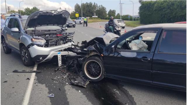 Imagen del accidente tras el choque entre dos vehículos