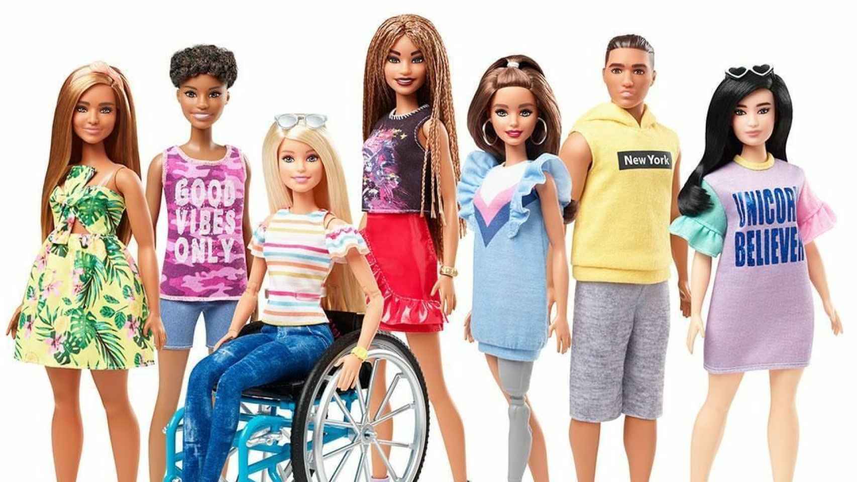 Barbie rodeada de sus amigos en una imagen de Mattel
