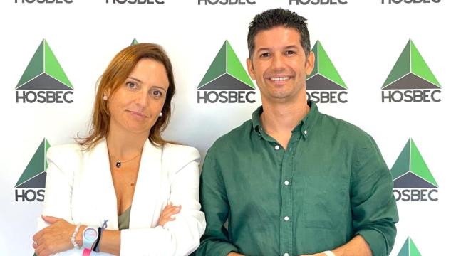 Mayte García, nueva secreteria general de Hosbec, junto al presidente Fede Pastor.