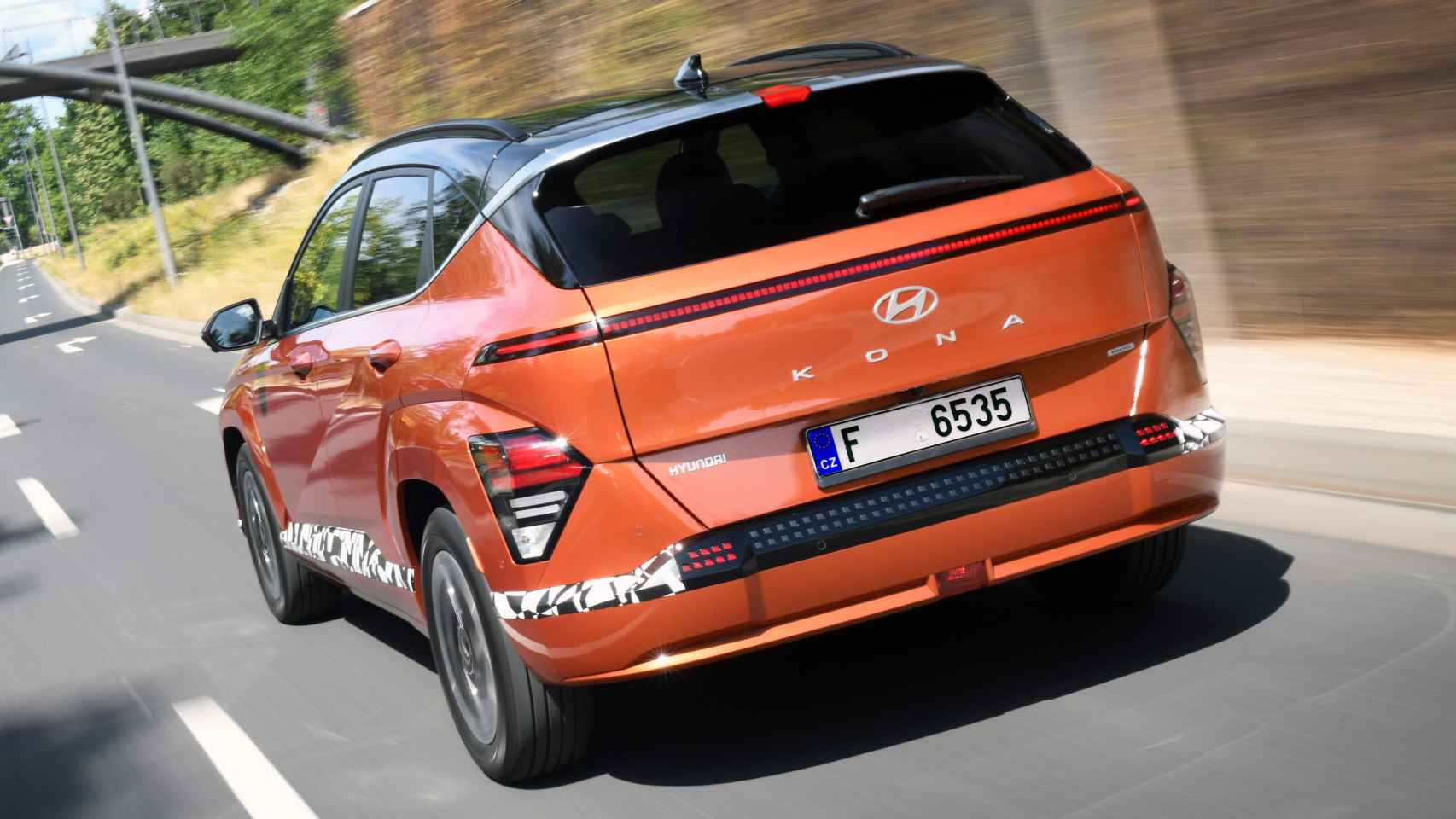 El Hyundai Kona EV tiene como principal rival al Kia e-Niro.