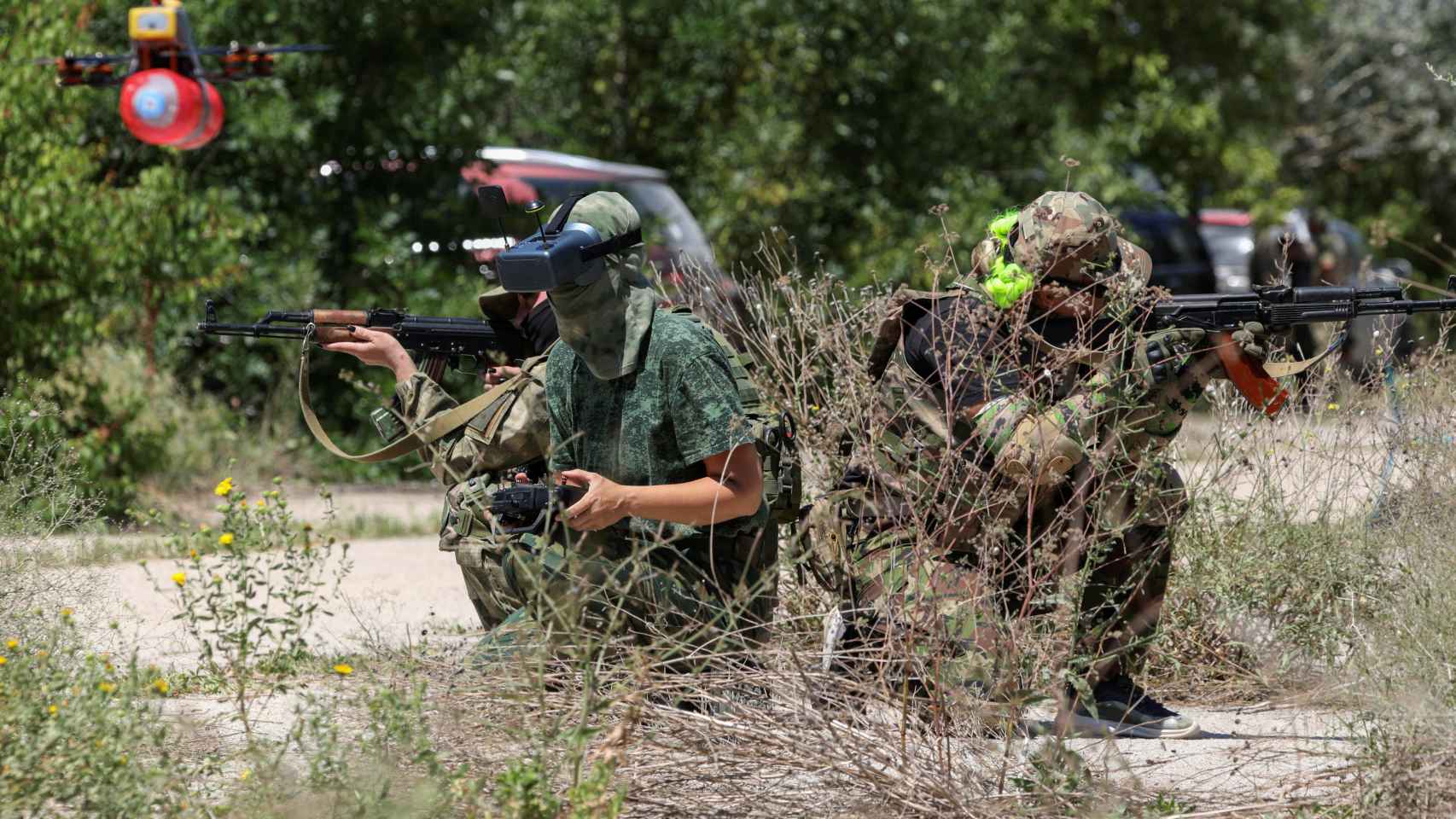 Unidad femenina de defensa territorial rusa realiza simulacros cerca de Yevpatoriya.