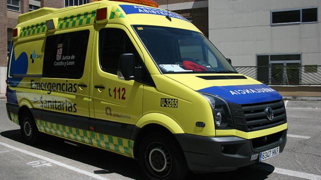 Imagen de una ambulancia medicalizada de Sacyl.