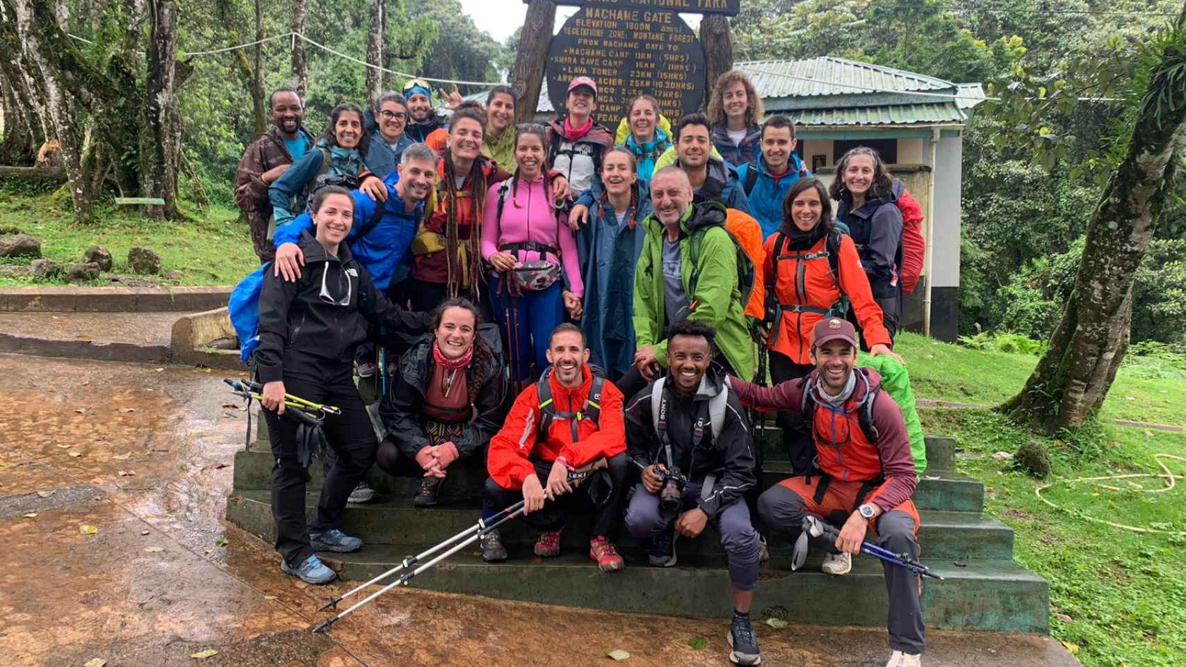 Imagen de la expedición completa que escaló el Kilimanjaro