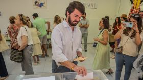 El vicepresidente de la Junta, Juan García-Gallardo, vota en Burgos este domingo.