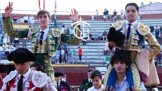 Navas y Cirugeda a hombros en Tordesillas