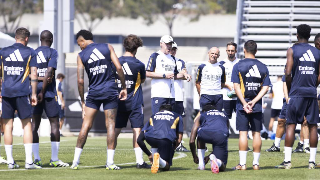 Ancelotti dirige un entrenamiento del Real Madrid en Los Ángeles