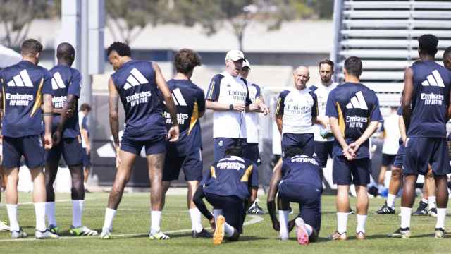 Ancelotti dirige un entrenamiento del Real Madrid en Los Ángeles