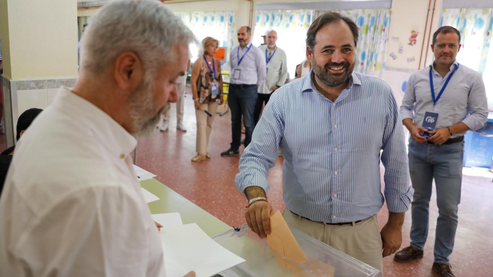 Paco Núñez vota en Toledo