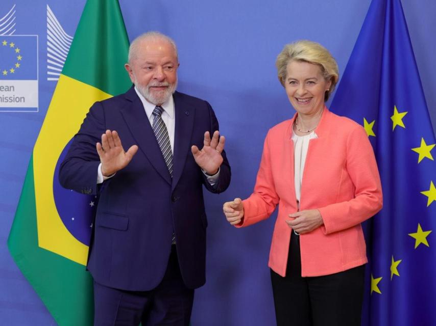 El presidente de Brasil, Lula da Silva, y la presidenta de la Comisión Europea, Ursula von der Leyen durante la cumbre.