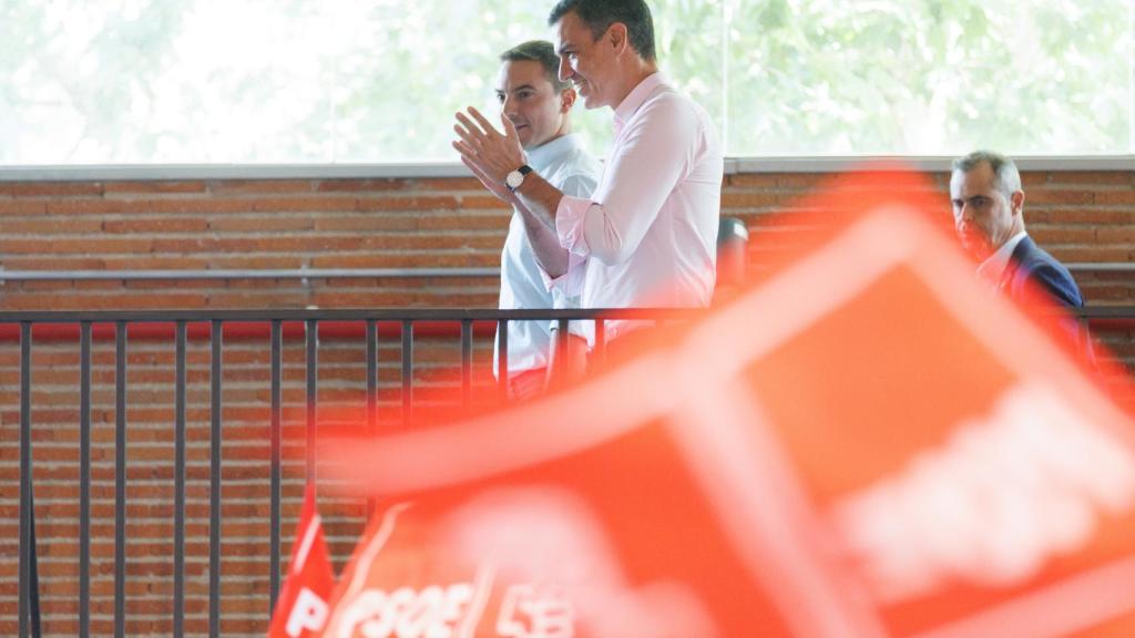 El secretario general del PSOE y presidente del Gobierno, Pedro Sánchez , y el líder del PSOE-M, Juan Lobato