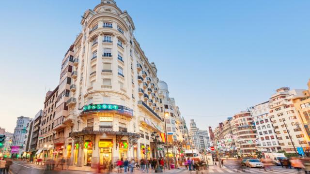 Vista de una de las calles comerciales de Valencia.