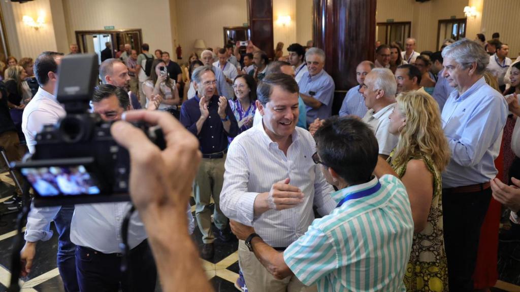 Alfonso Fernández Mañueco celebra los resultados de la noche electoral en el Hotel Alameda Palace de Salamanca