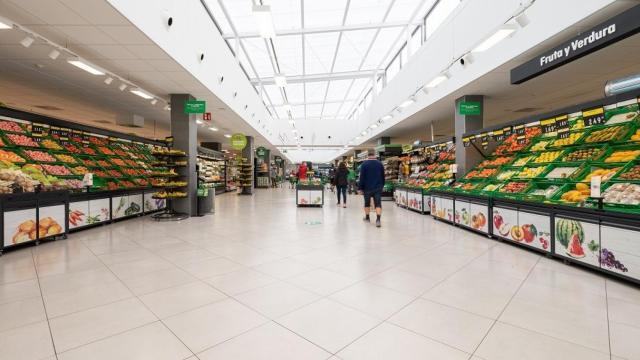 Pasillo de un supermercado Mercadona.