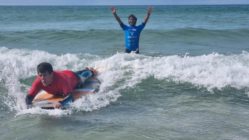 Clases de surf adaptado