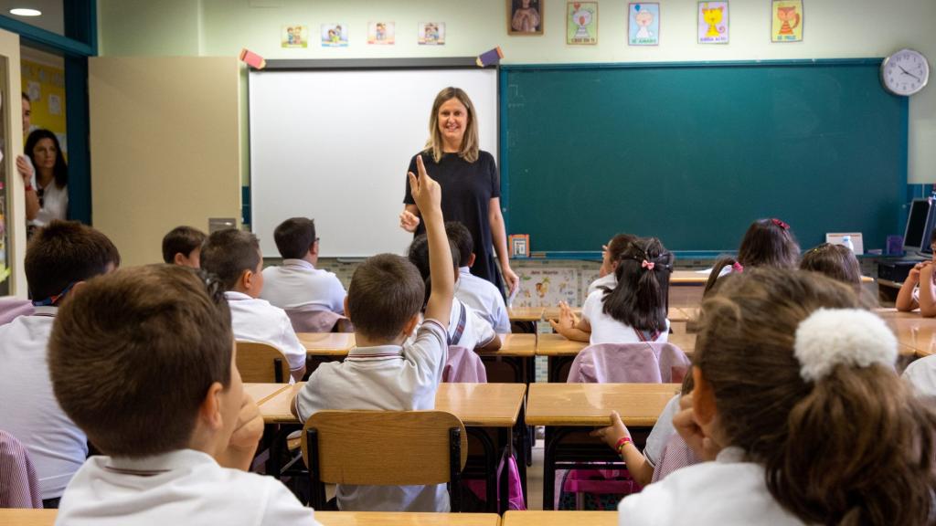 Imagen de archivo de un aula.