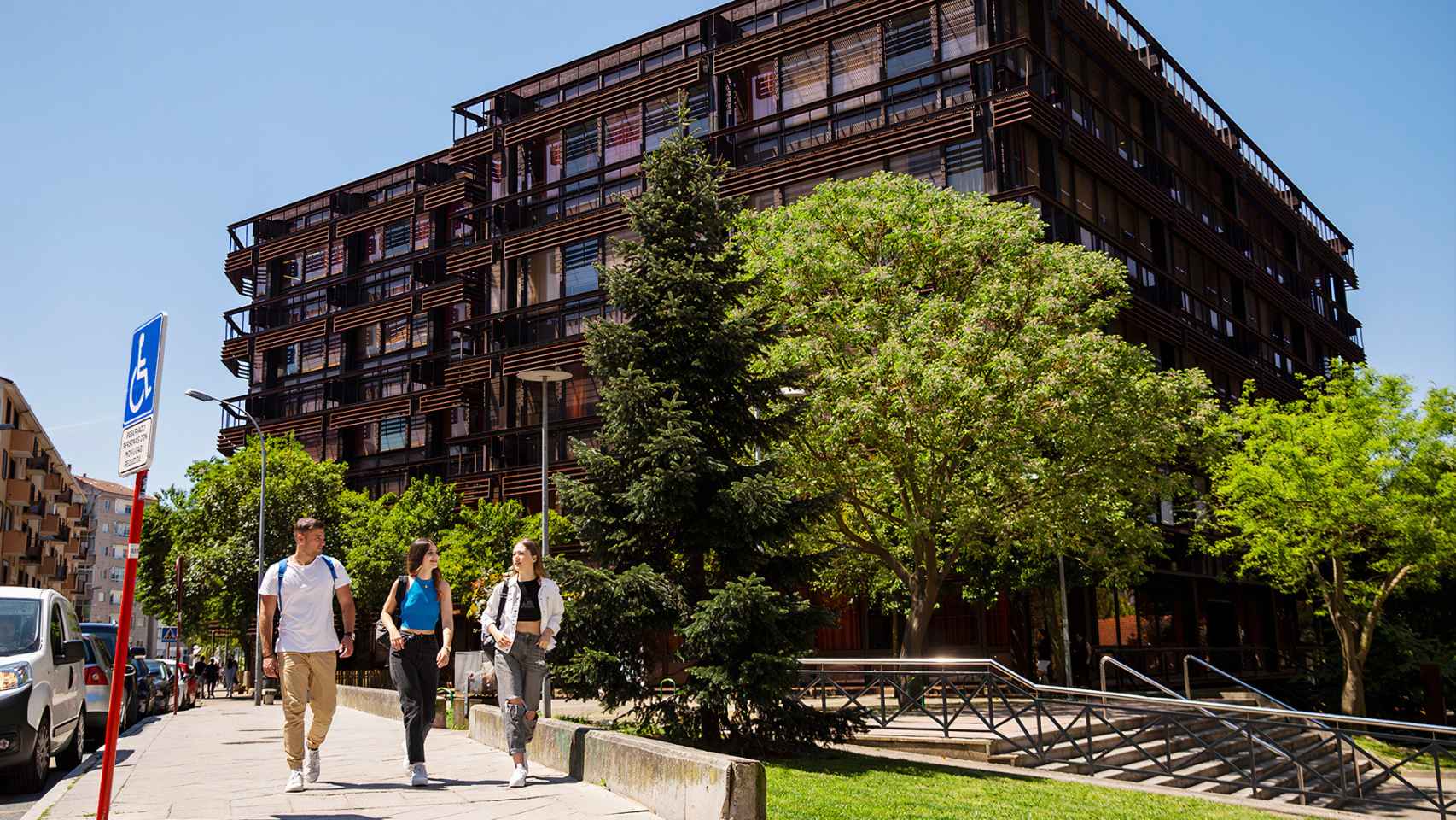 Alumnos en la facultad de Educación y Trabajo Social