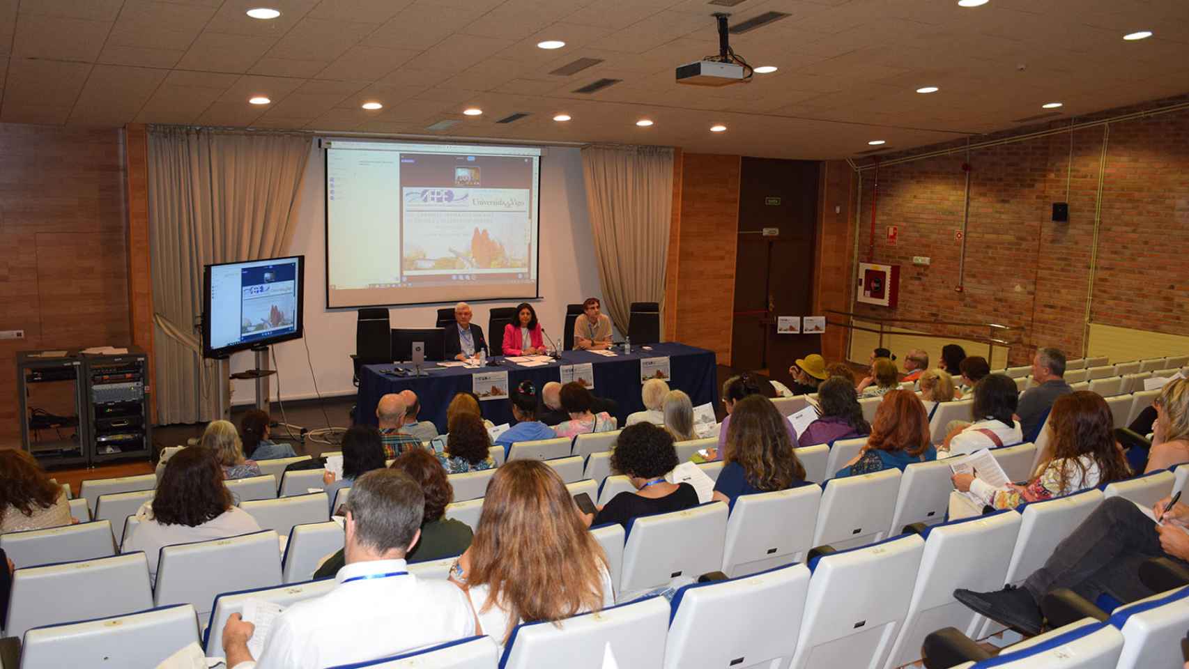 La Uvigo organiza un congreso sobre los retos del español en el que participan 130 docentes
