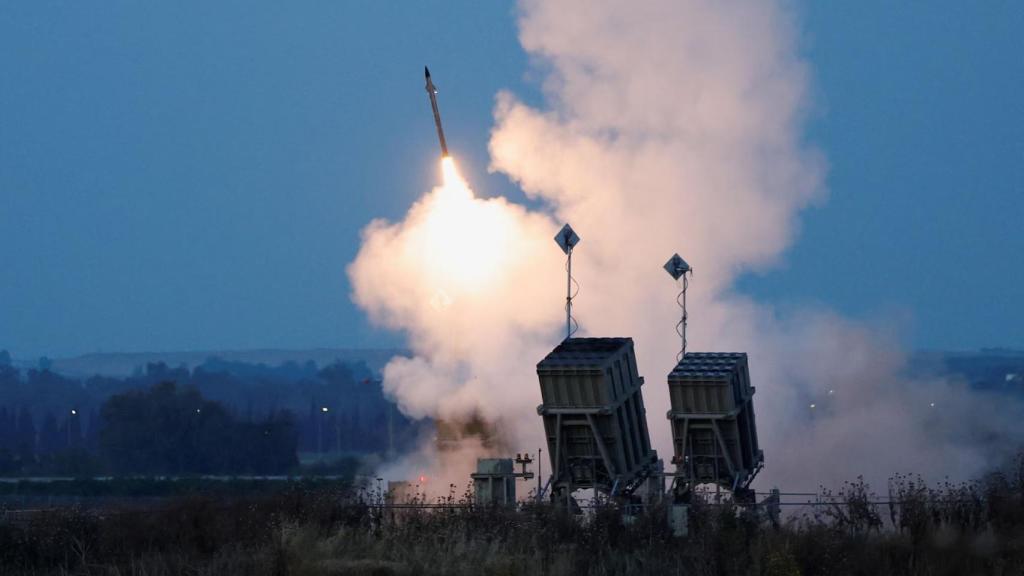 Lanzamiento de un misil del Iron Dome israelí