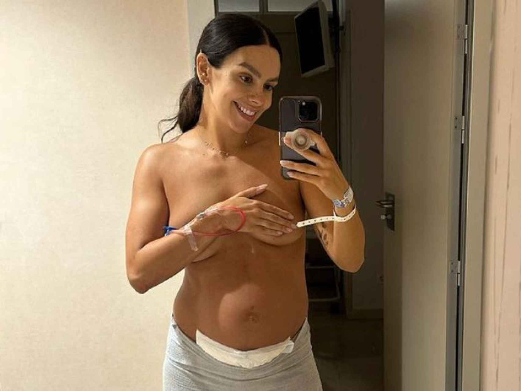 Cristina Pedroche muestra el empapador que se puso después del parto.