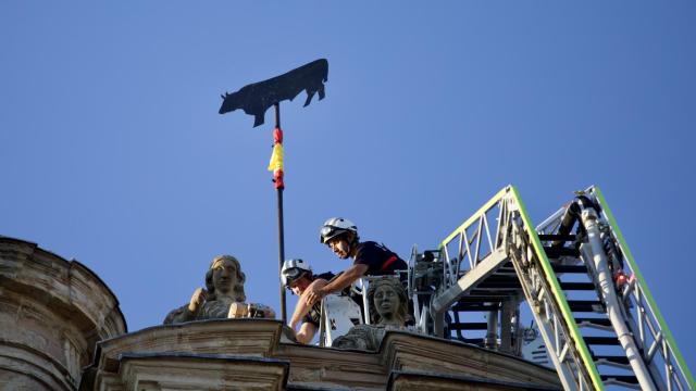 Colocación de La Mariseca en la Plaza Mayor de Salamanca