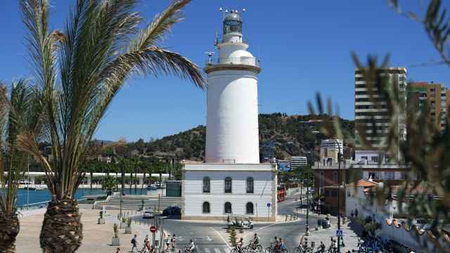 El faro de Málaga, conocido como La Farola, ya es Bien de Interés Cultural. Foto: Álex Zea/Europa Press