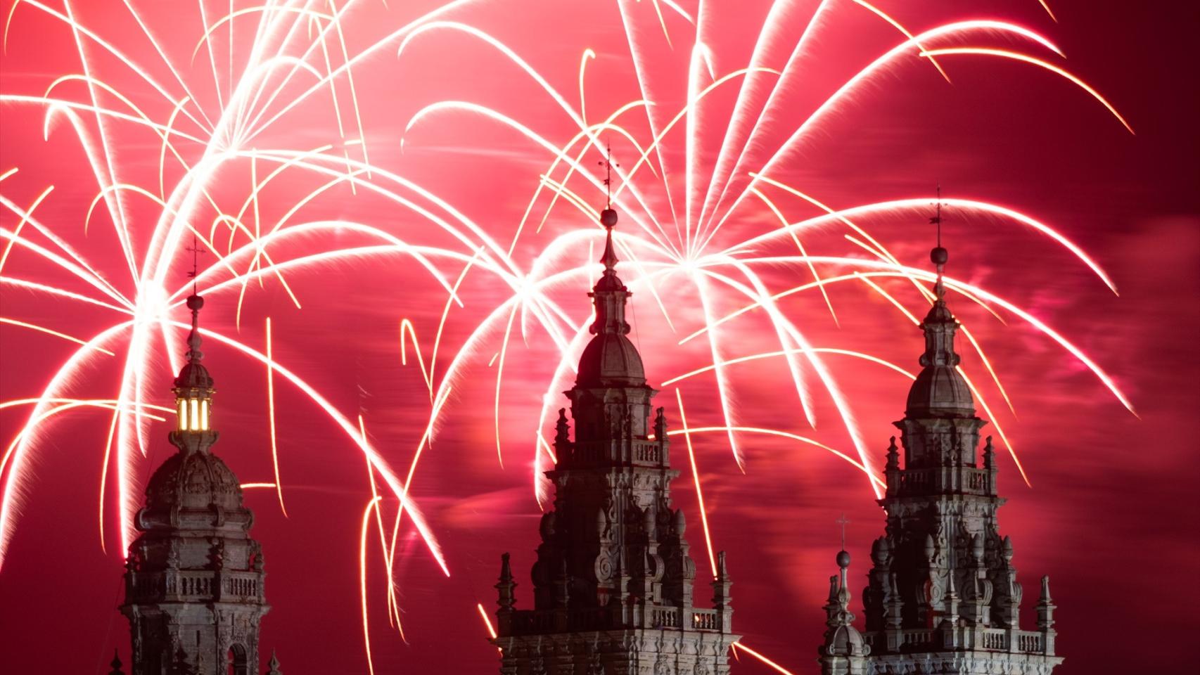 Fuegos artificiales en el día de Santiago Apóstol.