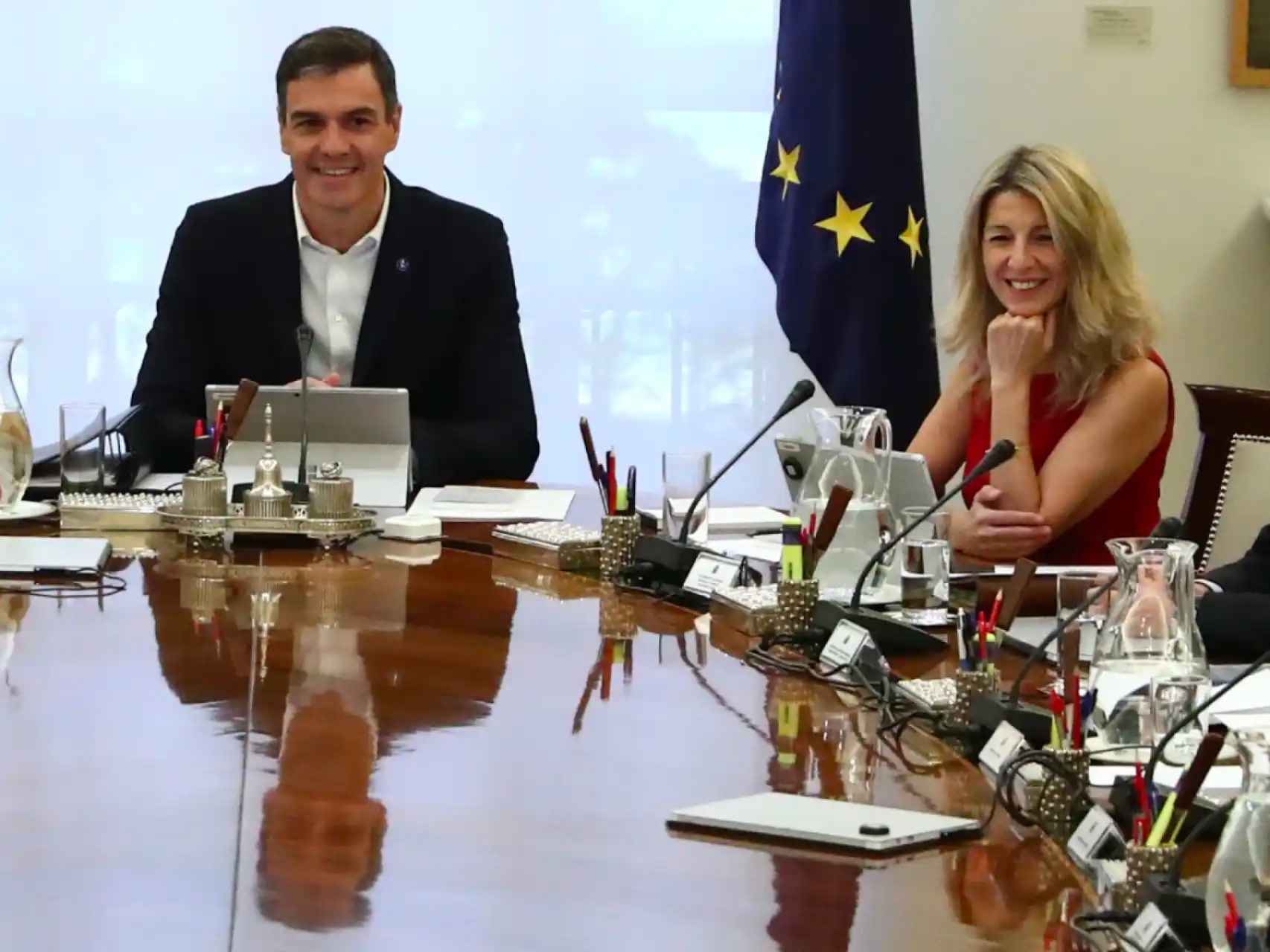 Pedro Sánchez y Yolanda Díaz, este martes, sentados en la mesa del Consejo de Ministros.
