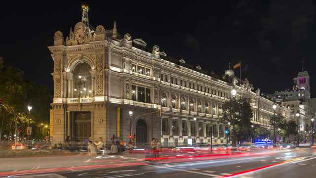 Sede central del Banco de España en una imagen tomada de noche.