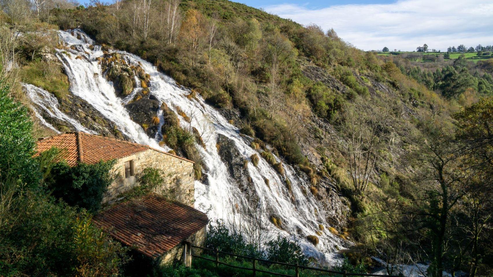 Cascada de Brañas, en Toques