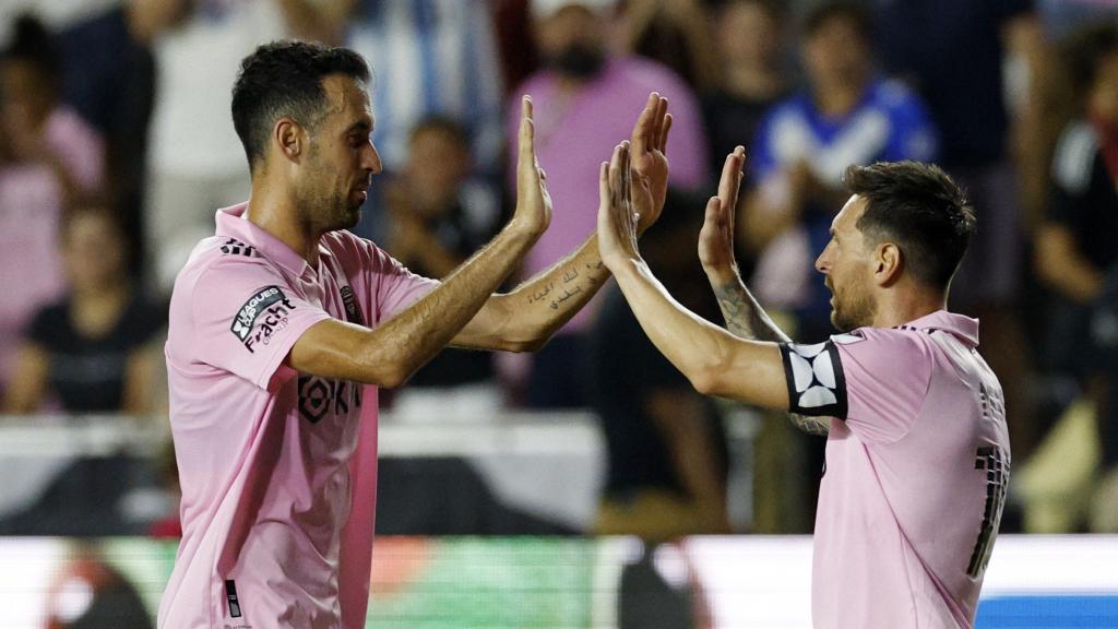 Sergio Busquets celebra un gol junto a Leo Messi en el Inter de Miami.