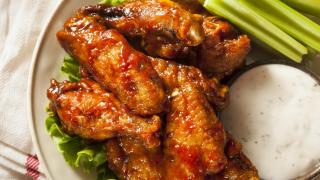 Alitas de pollo al estilo de las Buffalo Wings, la receta de pollo más adictiva