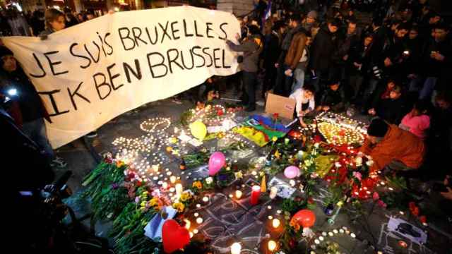 Imagen de uno de los altares que se hicieron en Bruselas tras los atentados de 2016.