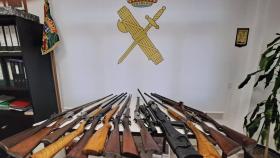 Arsenal de escopetas intervenido en Barreiros.