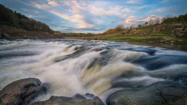 Cascada en el río Miño entre O Páramo y Guntín