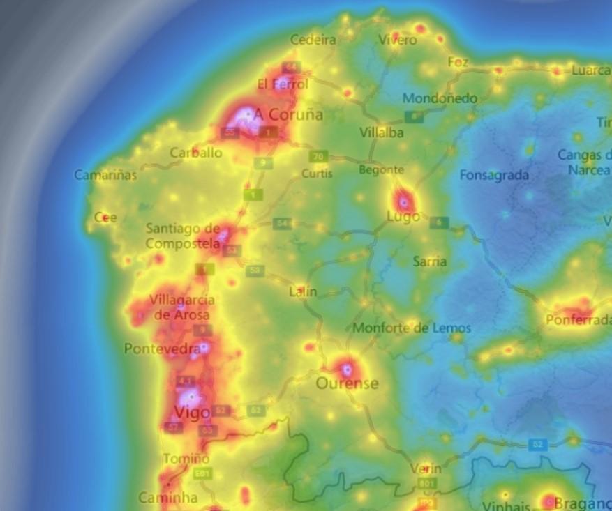 Mapa de la contaminación lumínica en Galicia de la web Light Pollution Map